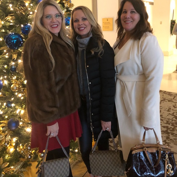 Meet your Posher, Nicole - Picture 2 of 4